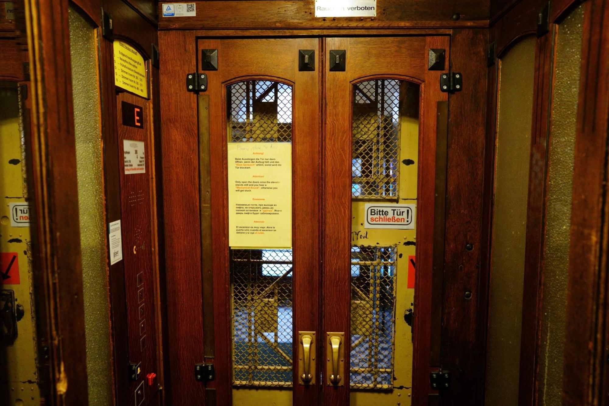 Hotelpension Margrit Berlin Bagian luar foto