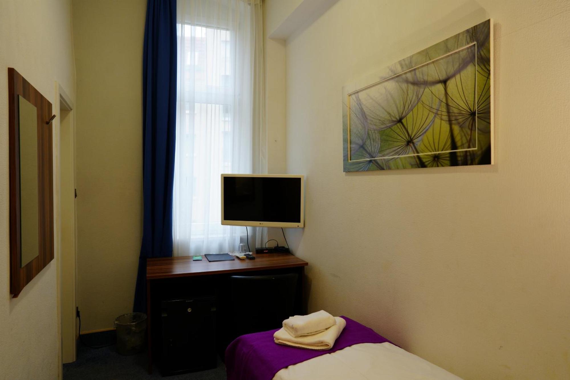 Hotelpension Margrit Berlin Bagian luar foto